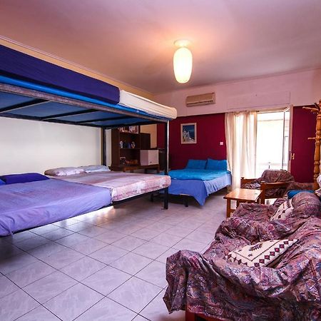 Birbili Youth Guest House Athènes Extérieur photo
